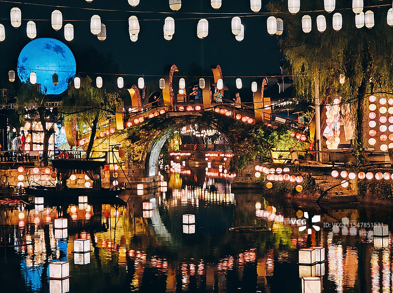 横店影视城梦幻谷无人夜景图片素材