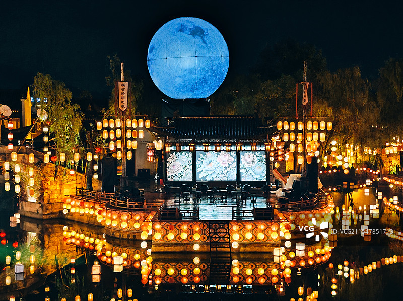 横店影视城梦幻谷无人夜景图片素材