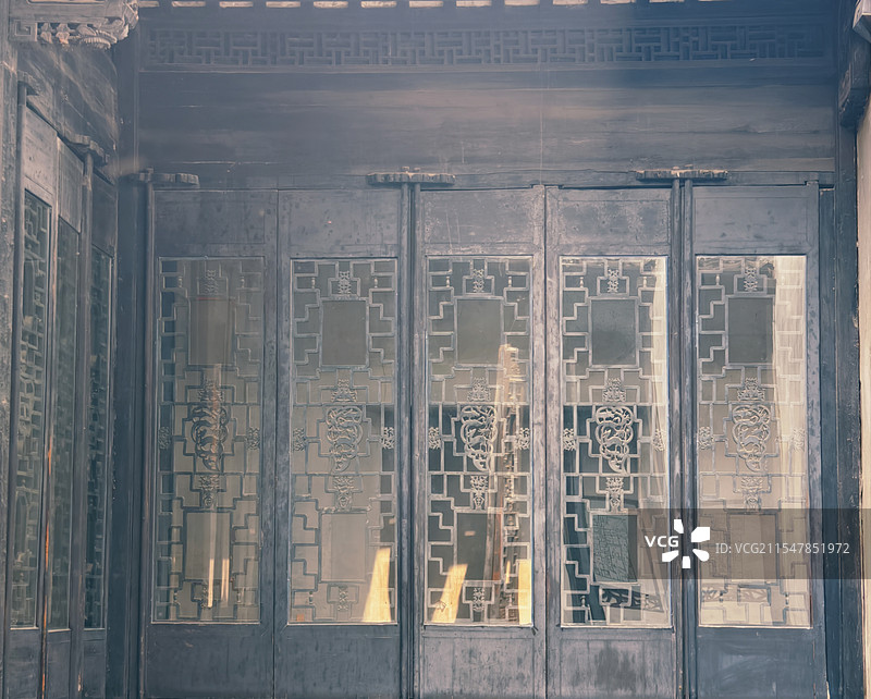 湖州南浔古镇张石铭旧宅内的门图片素材