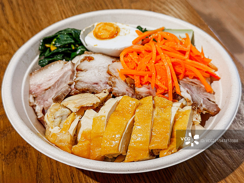 简餐盒饭工作餐油鸡拼叉烧饭图片素材