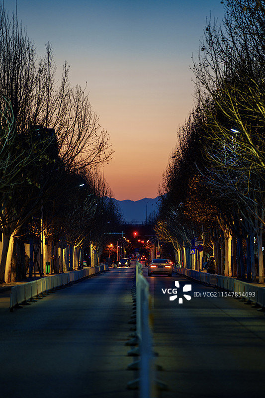 落日中的太行山脊图片素材