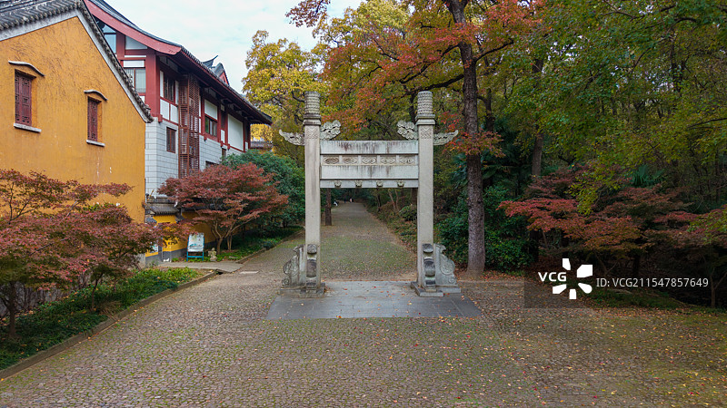 “灵谷深松”古道入口，摄于南京钟山风景名胜区灵谷寺景区图片素材