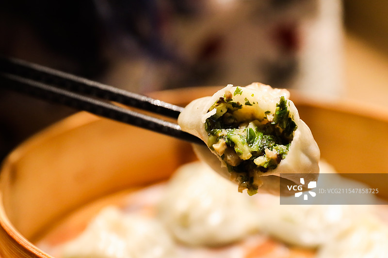 小笼包蟹粉鲜肉小笼面食碳水本帮小吃上海特色南翔小笼小笼馒头荠菜小笼包图片素材