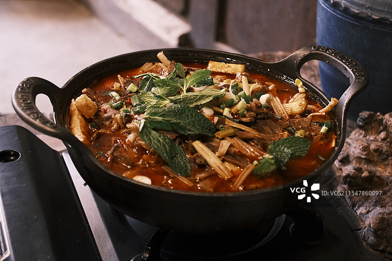 云南美食牦牛火锅图片素材