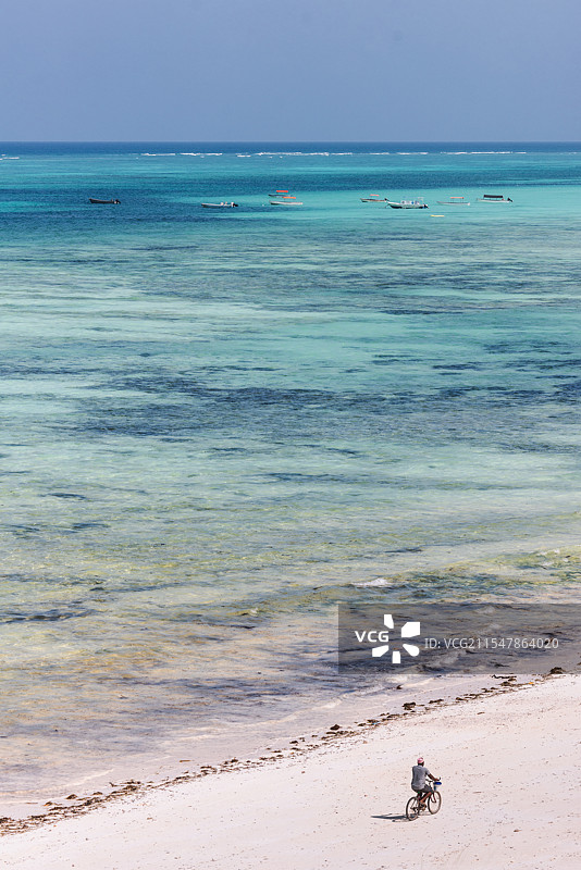 非洲坦桑尼亚桑给巴尔印度洋玻璃海帆船旅行图片素材