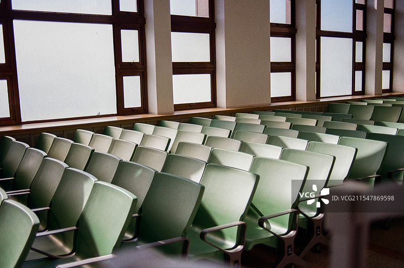 北京站放在一旁的椅子图片素材