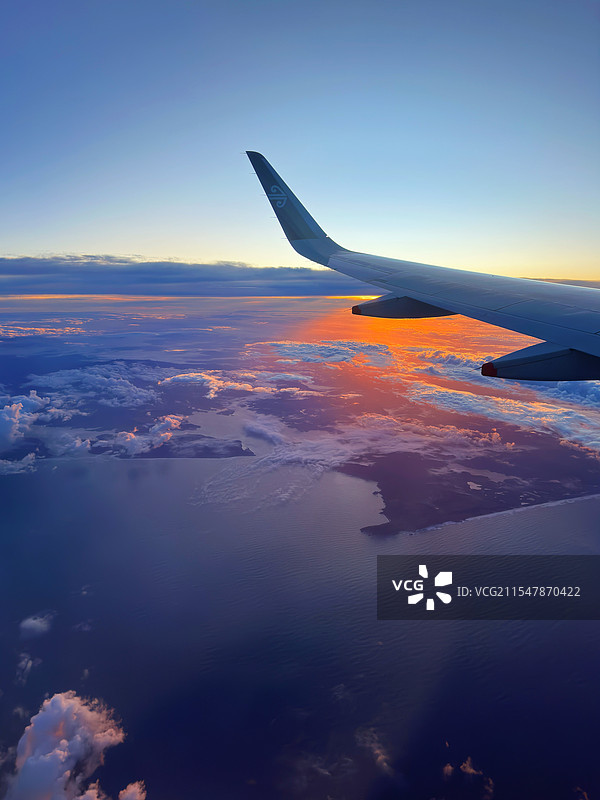 飞机上的日出图片素材