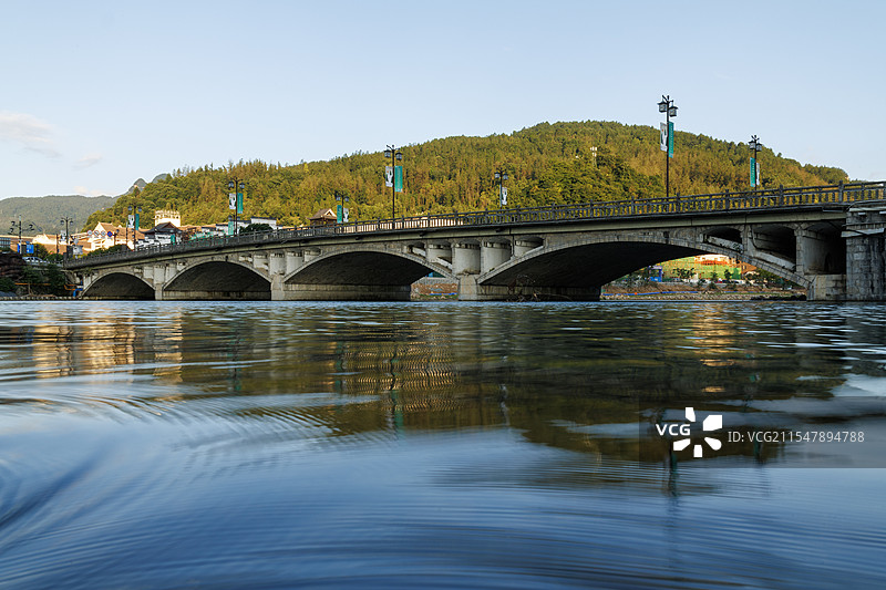 张家界市区的金鞭溪与高云大桥图片素材