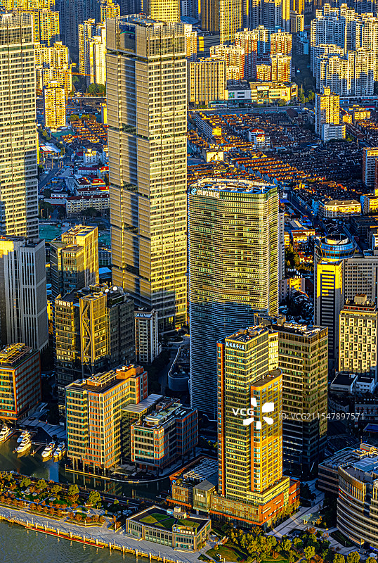 北外滩来福士 浦江国际金融广场 航运服务大厦 上海虹口北外滩滨江绿地 黄浦江畔高楼林立繁华城市图片素材