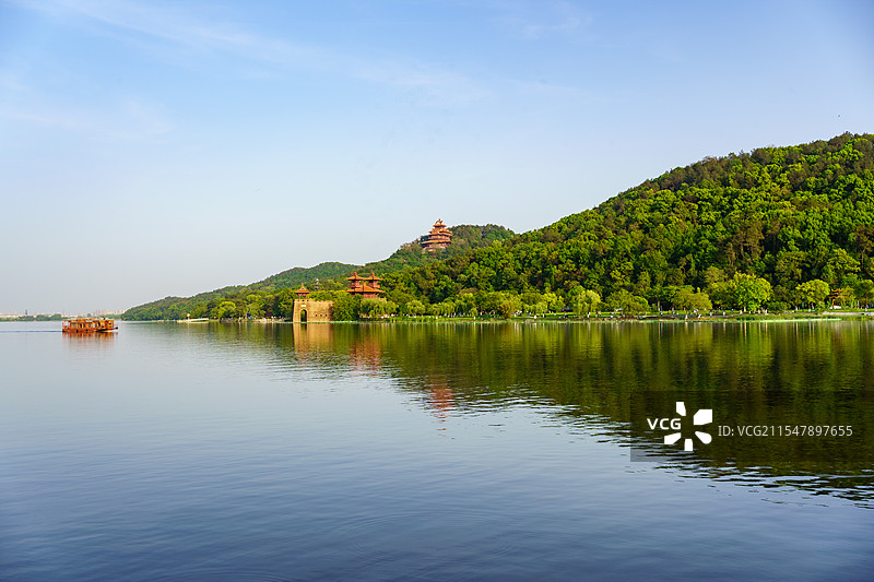 倒影中的楚天台与游船图片素材