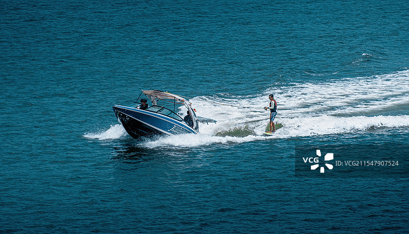 航海冲浪。图片素材