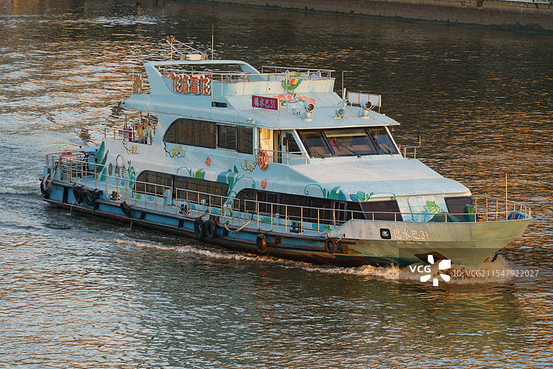 广州水上交通新体验：珠江观光巴士船图片素材