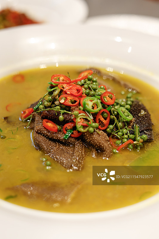 碗中藤椒毛肚的特写镜头图片素材