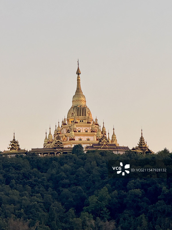 德宏芒市勐焕大金塔图片素材