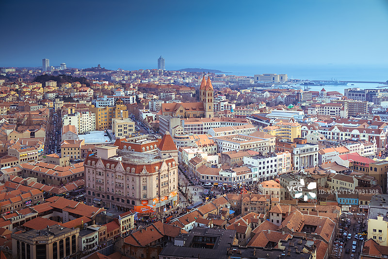 圣弥厄尔大教堂前，青岛南区古今交融的山海盛景图片素材