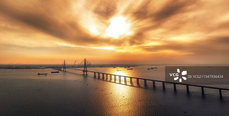 航拍视角--江苏南通苏通大桥风光图片素材