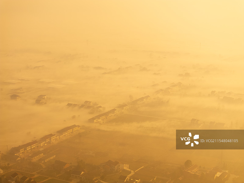 雾中日出图片素材