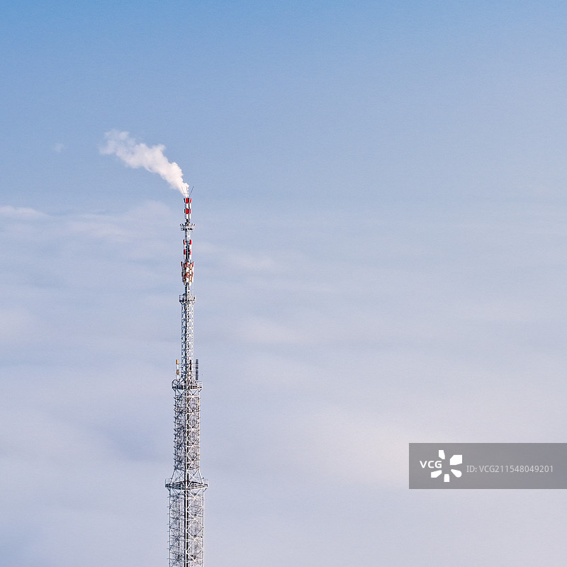 塔尖云烟图片素材