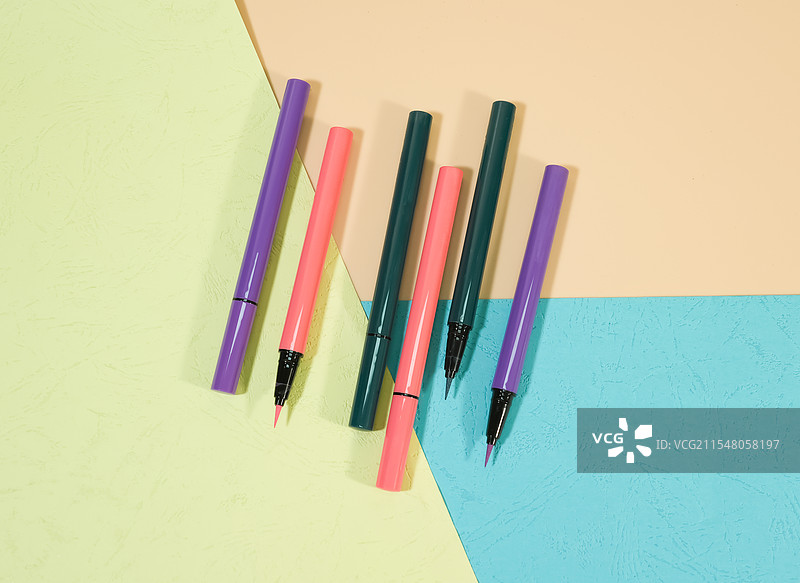 美妆产品–多彩眼线液笔图片素材