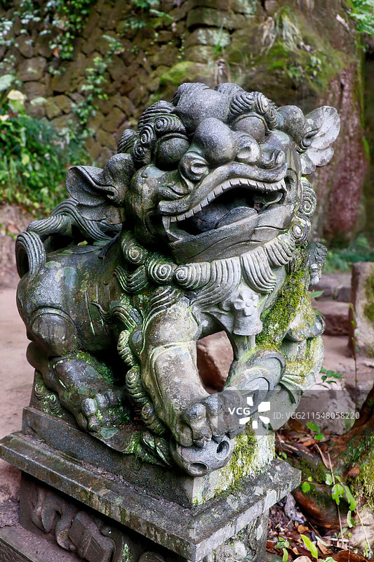 武夷山虎啸岩石狮雕刻图片素材
