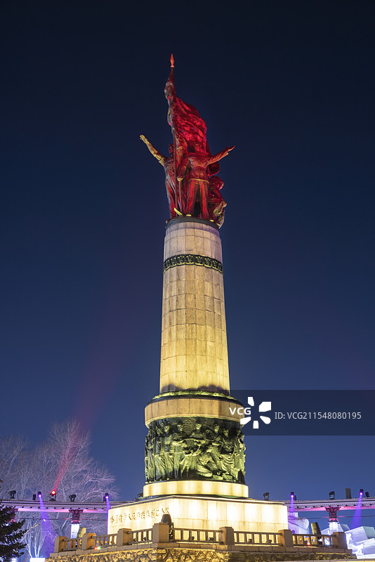 哈尔滨防洪胜利纪念塔夜景灯光秀图片素材