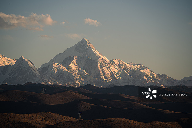 贡嘎雪山，从延时拍摄中截取的一张，第一次近距离观看，非常震撼图片素材