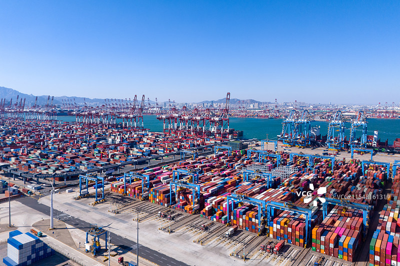 码头进出口物流集装箱船园区航拍图片素材