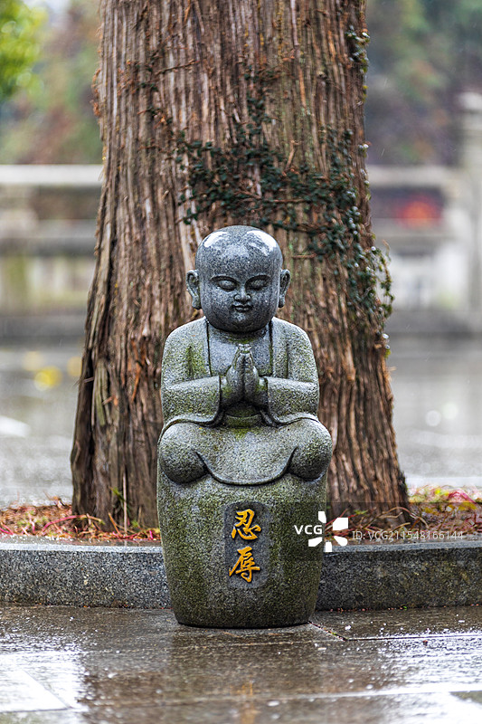 安徽天柱山三祖寺石像小和尚图片素材