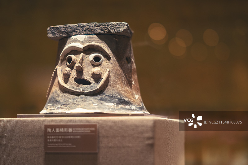 临汾博物馆 陶人面桶形器图片素材