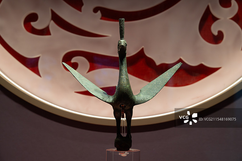 朱雀铜顶饰：西汉南越国时期（公元前203年-公元前111年），1983年广州南越文王暮出土图片素材