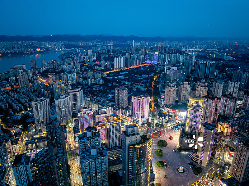 重庆市九龙坡区杨家坪步行街夜景图片素材