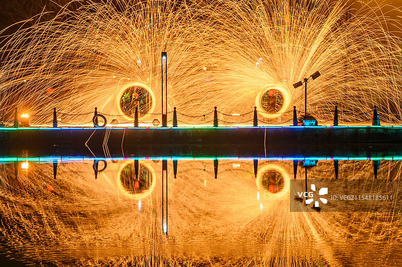 铁花打出同心圆图片素材