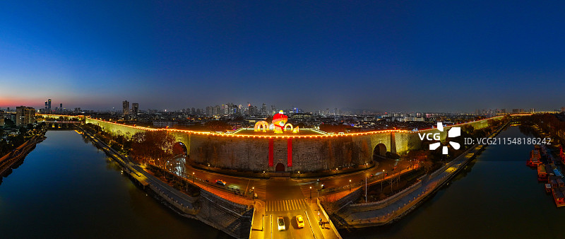 全景航拍南京城墙中华门夜景图片素材