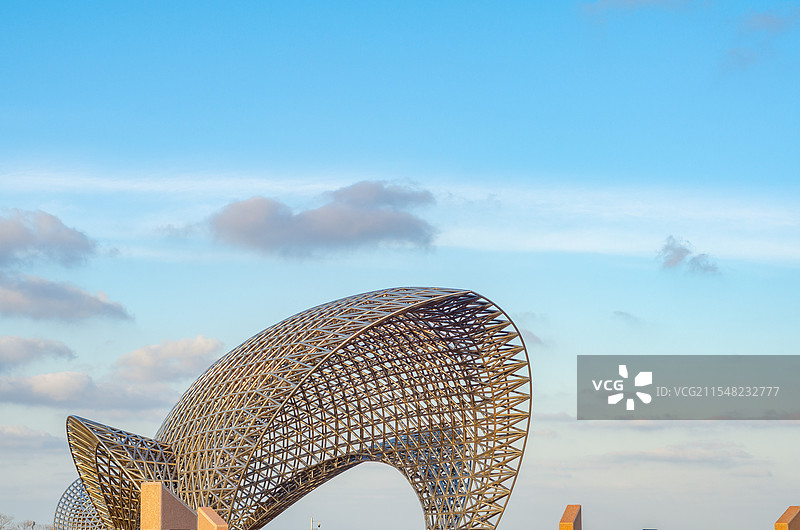 中国上海滴水湖钢雕塑像生态公园图片素材