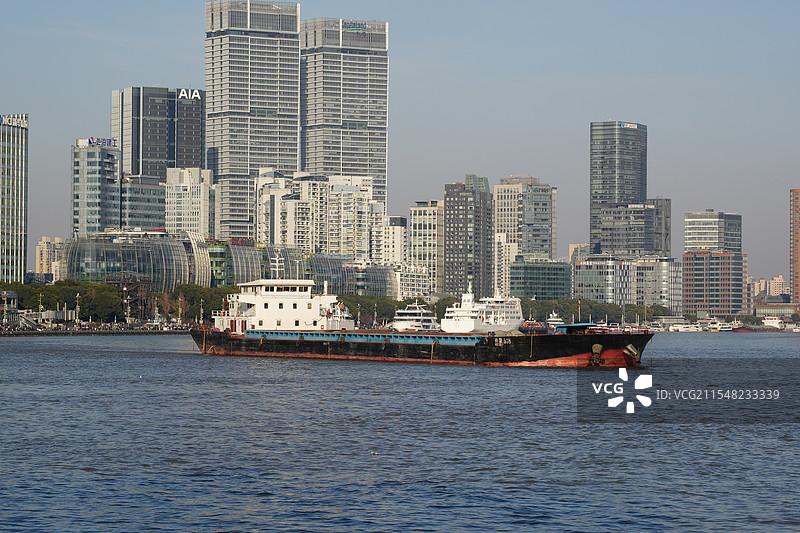 黄浦江上的船图片素材