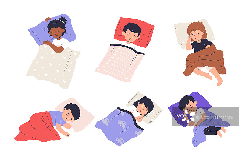 一组孩子们盖着毯子睡觉图片素材