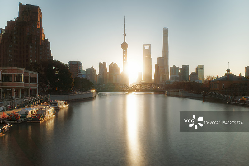 东方明珠的清晨景色图片素材