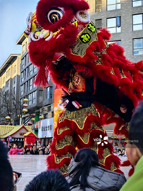 瑞狮迎福图片素材
