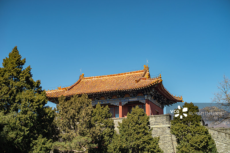 中国非都市风光拍摄主题，山东泰安国内著名景点岱庙行宫，北面厚载门城门城楼，户外白昼无人图像摄影图片素材