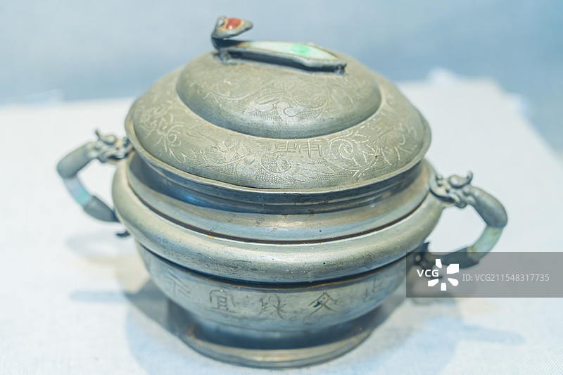 锡器，保温食盒，也称为暖锅，盖豆图片素材