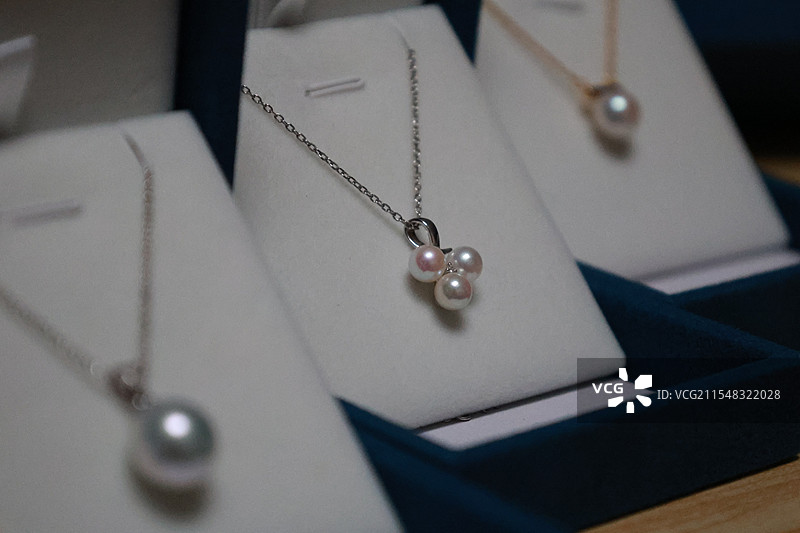 akoya绝美3珠葡萄珍珠项链图片素材