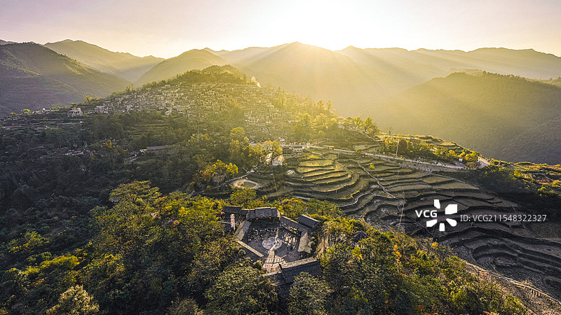 广东清远连南千年瑶寨航拍图片素材