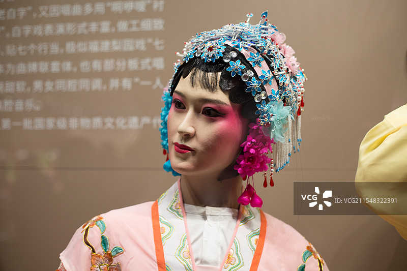 中国广东汕尾市非遗展览馆民间传统戏曲人物雕塑形象图片素材