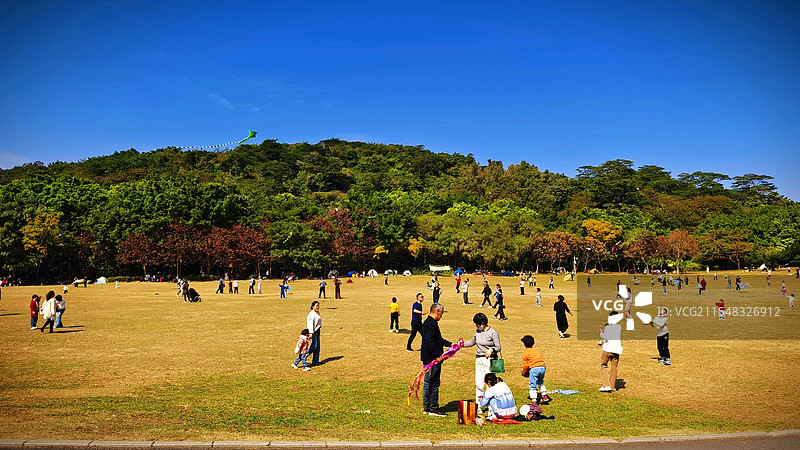 深圳莲花山:正月初三的欢乐时光图片素材