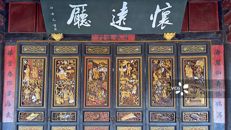 古建筑排门精美人物木雕图片素材