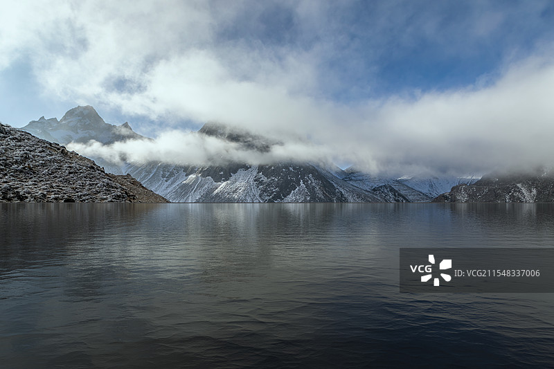 国道219山的雪山，山南雪山，G219图片素材