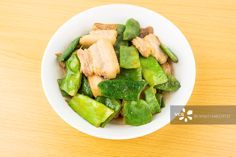 一碟油豆角焖肉图片素材