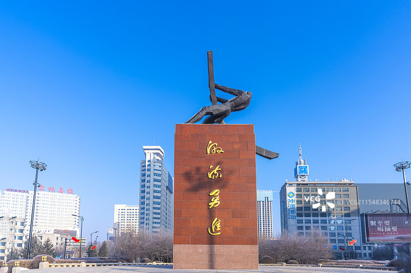 吉林市城市雕塑 摇橹人 激流勇进图片素材