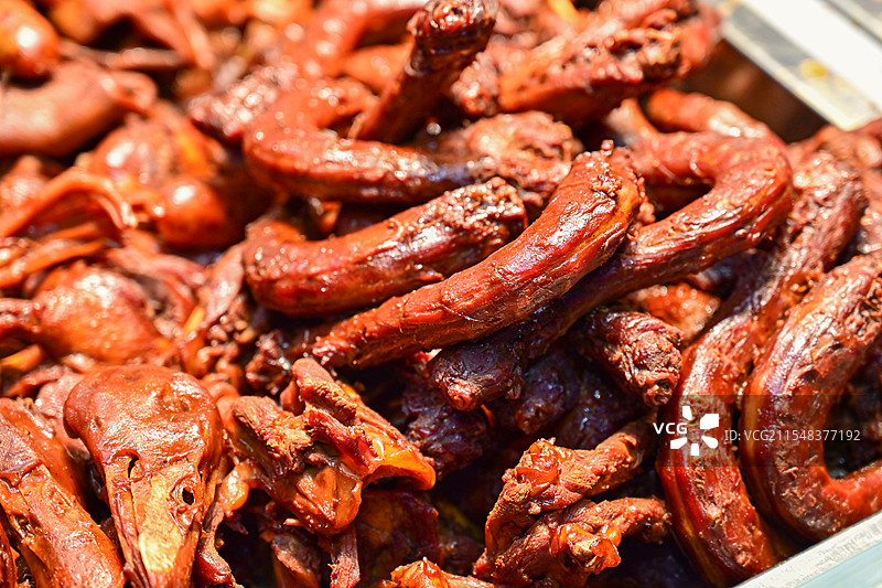 中式特色美食风味小吃卤味酱香鸡脖鸭头鸡杂图片素材