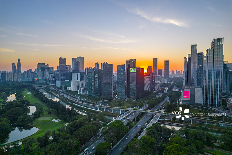 深圳大沙河公园边上的科技园区图片素材